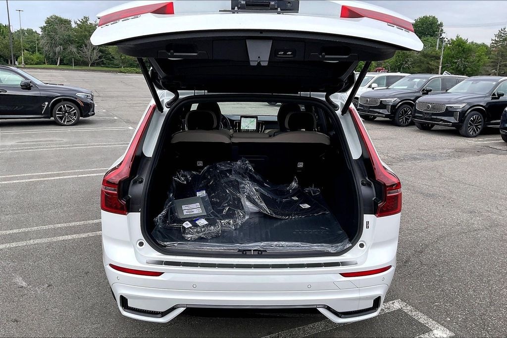 New 2026 Volvo XC60 B5 Plus SUV