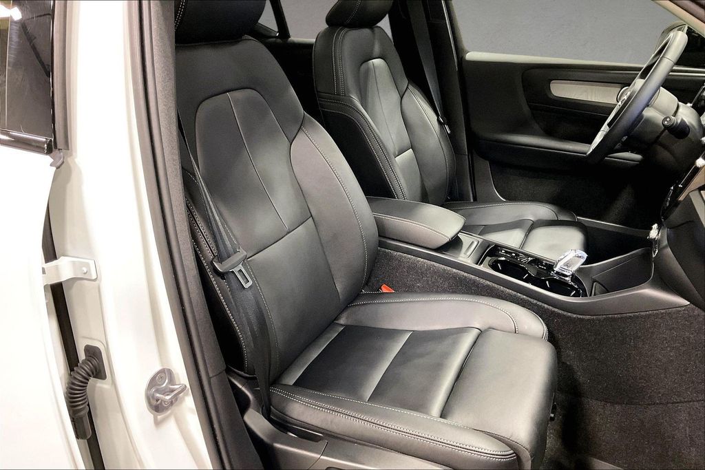 2026 Volvo XC40 Plus - Photo 29