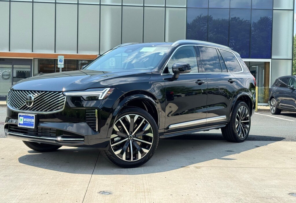 2026 Volvo XC90 T8 Plus photo 2