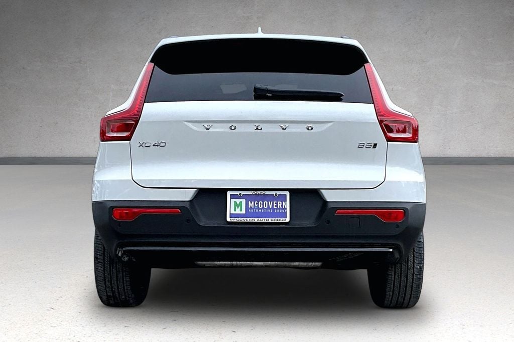 New 2026 Volvo XC40 B5 Plus SUV