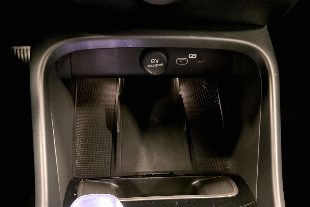 2026 Volvo XC40 Plus - Photo 16