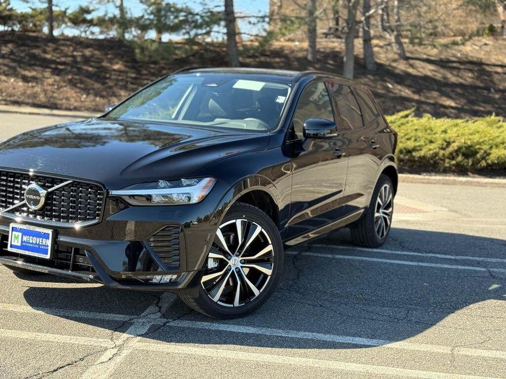 2025 Volvo XC60 B5 Plus photo 2