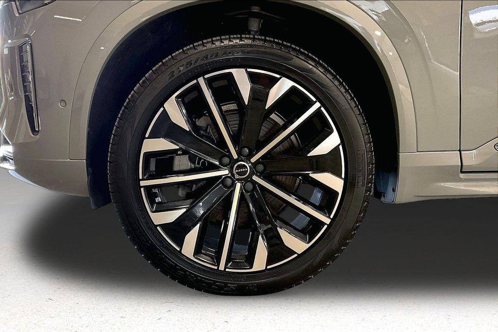 2026 Volvo XC90 Plus - Photo 36