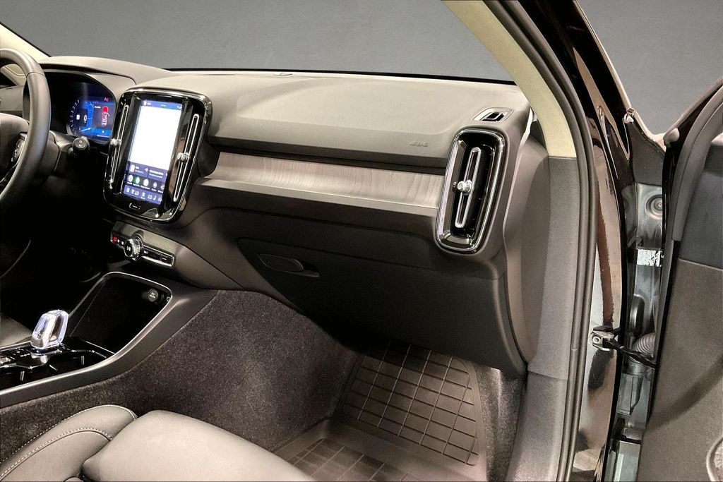 2026 Volvo XC40 Plus - Photo 26