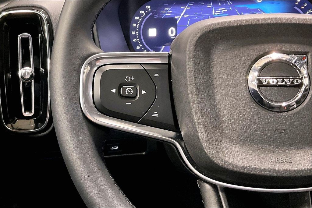 2026 Volvo XC40 Plus - Photo 11