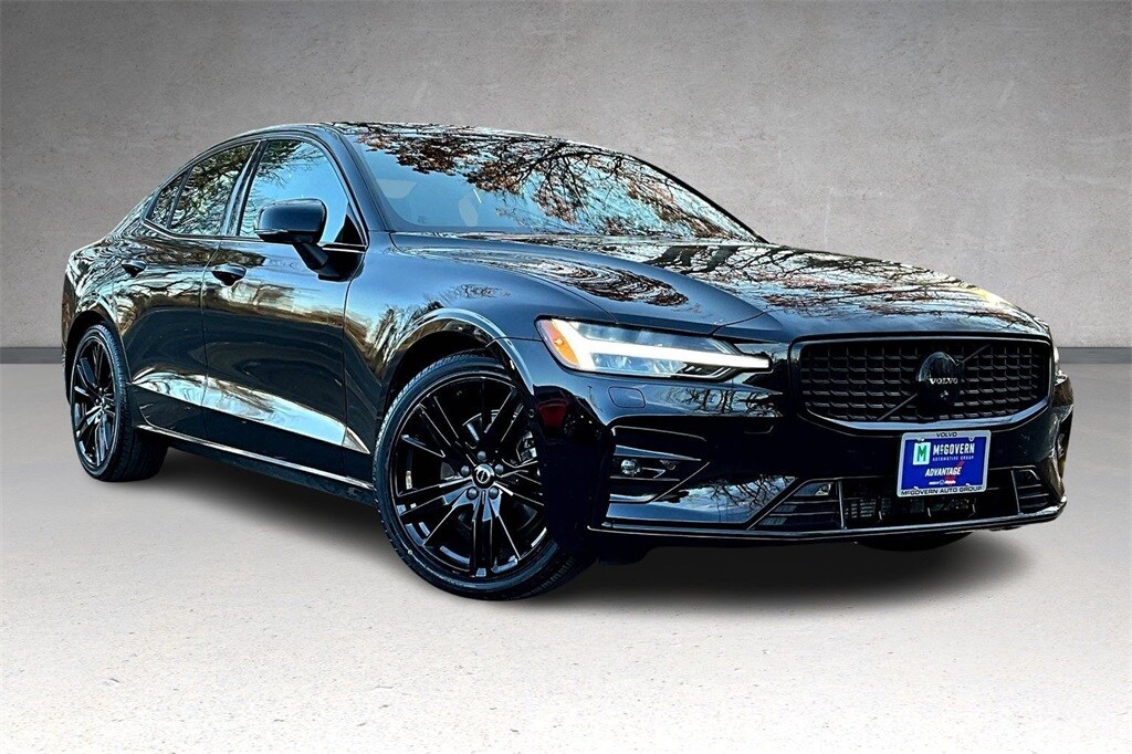 2023 Volvo S60 Ultimate Black Edition photo 3