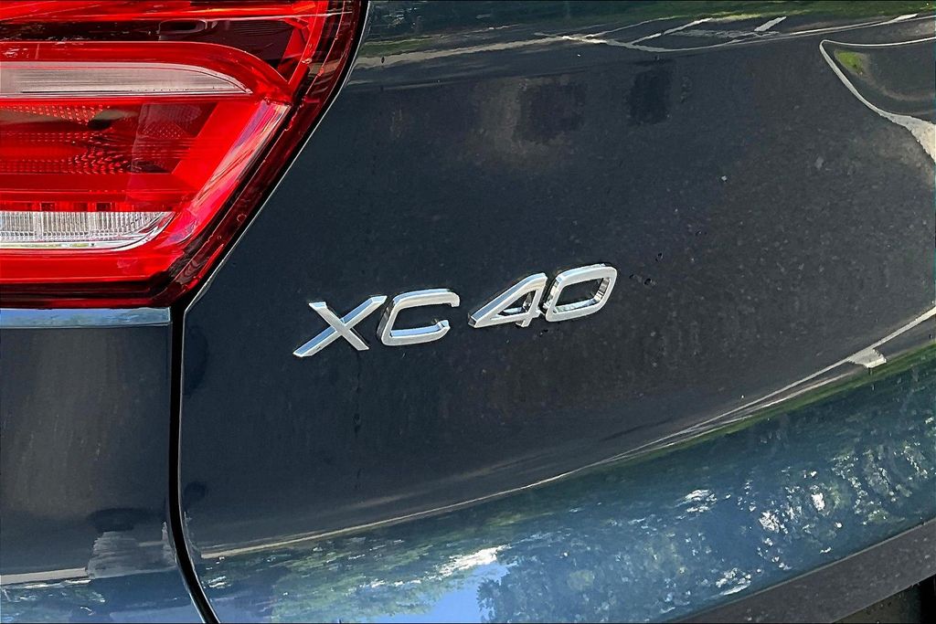 2026 Volvo XC40 Core - Photo 8