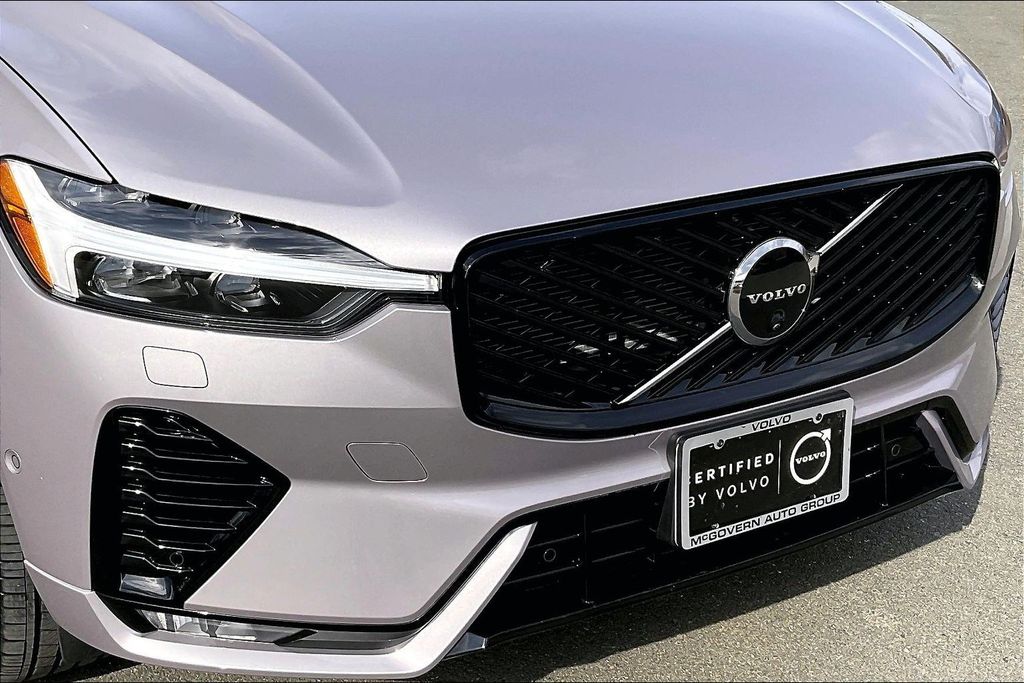 2026 Volvo XC60 Plus - Photo 32