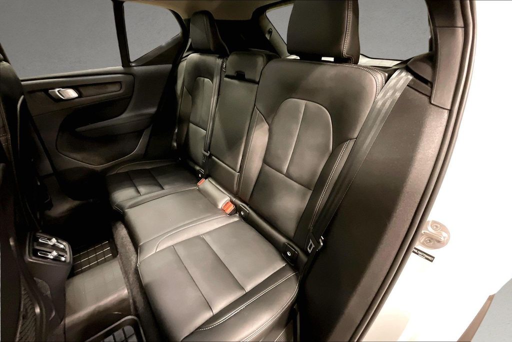 2026 Volvo XC40 Plus - Photo 22