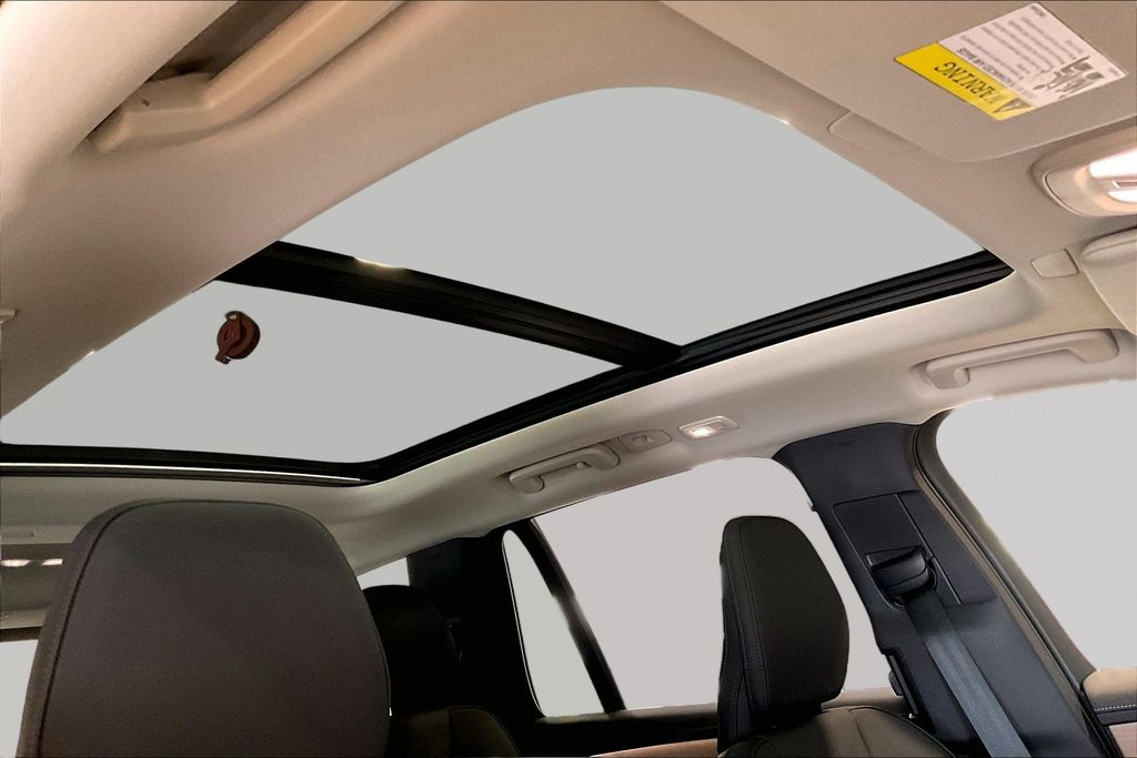 2026 Volvo XC90 Plus - Photo 29
