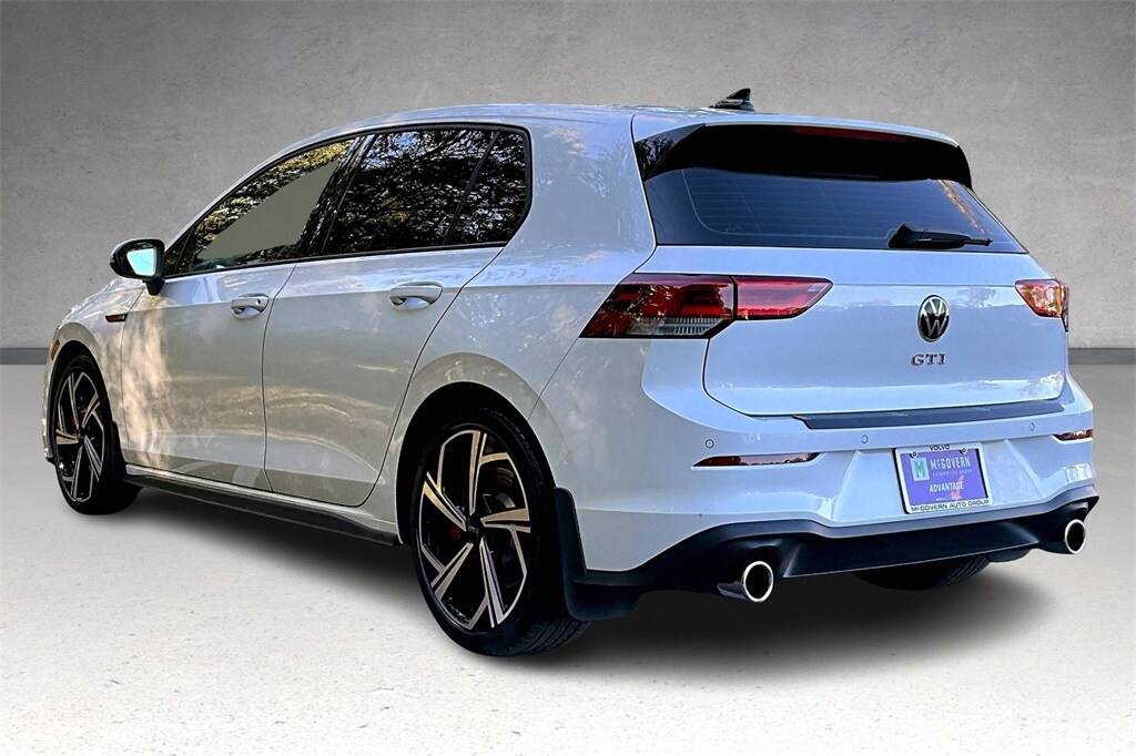 2024 Volkswagen Golf GTI SE photo 2