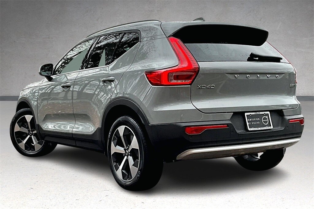 2025 Volvo XC40 Core photo 4