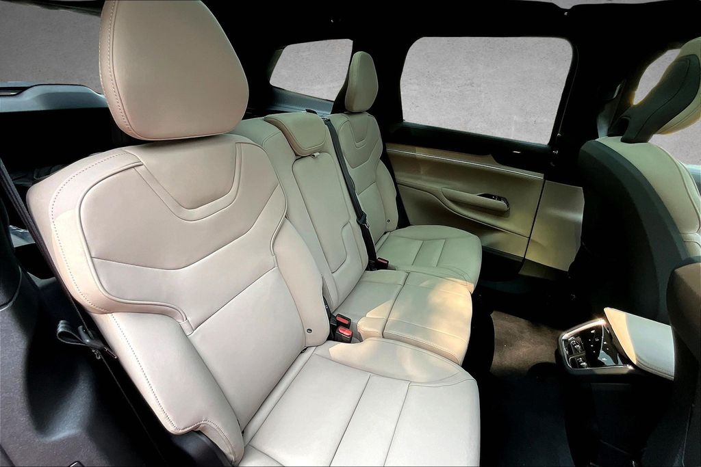 2025 Volvo EX90 Plus - Photo 10