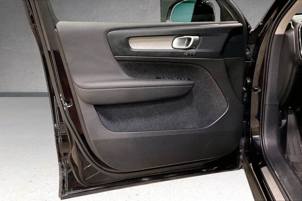 2026 Volvo XC40 Plus - Photo 20