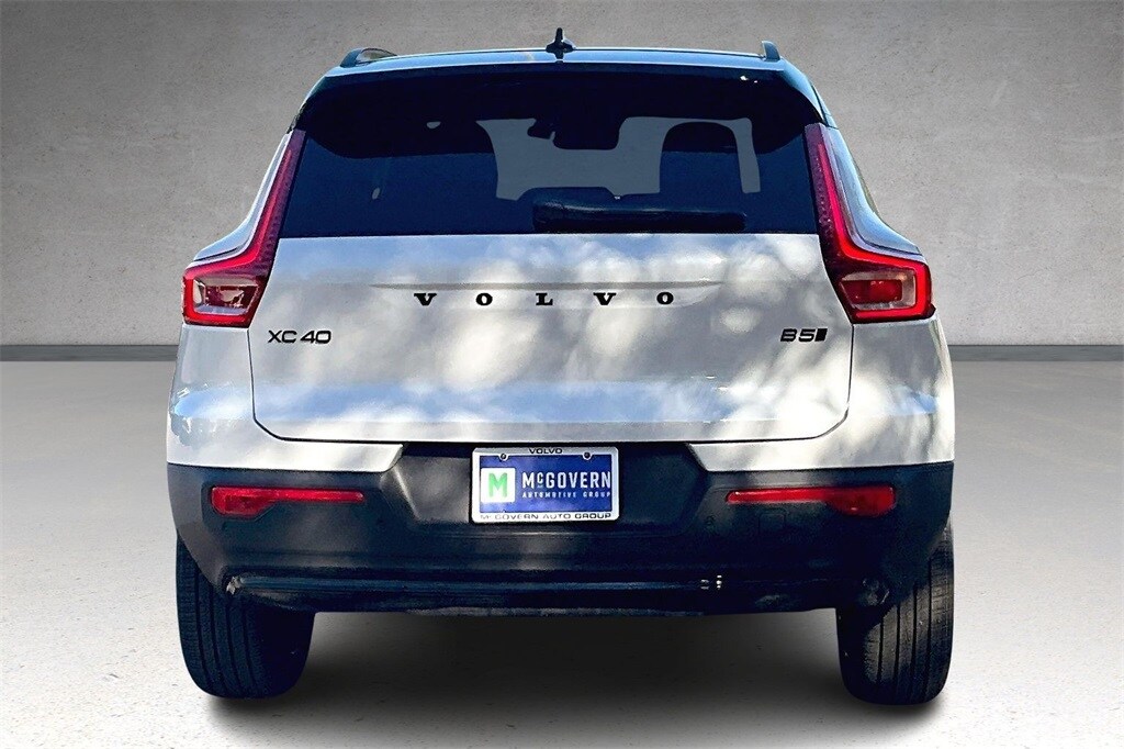 2026 Volvo XC40 photo 4