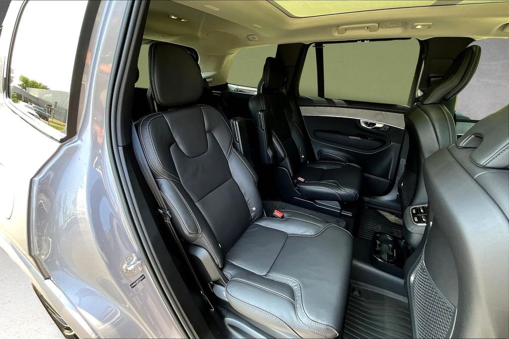 2026 Volvo XC90 Ultra - Photo 10