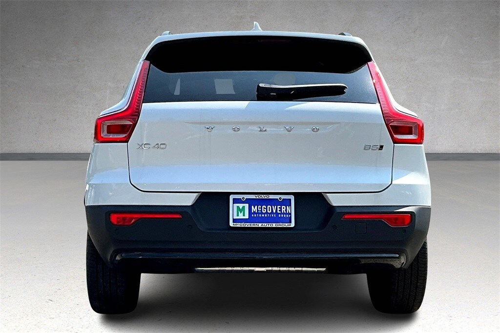 2026 Volvo XC40 Plus photo 4