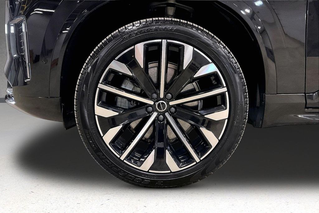 2026 Volvo XC90 Plus - Photo 35