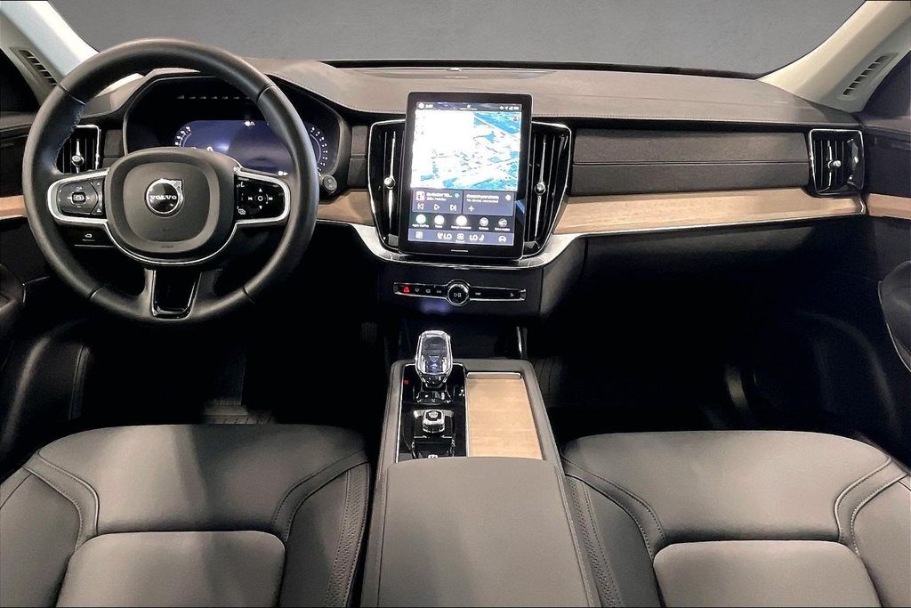 2026 Volvo XC90 Plus - Photo 8