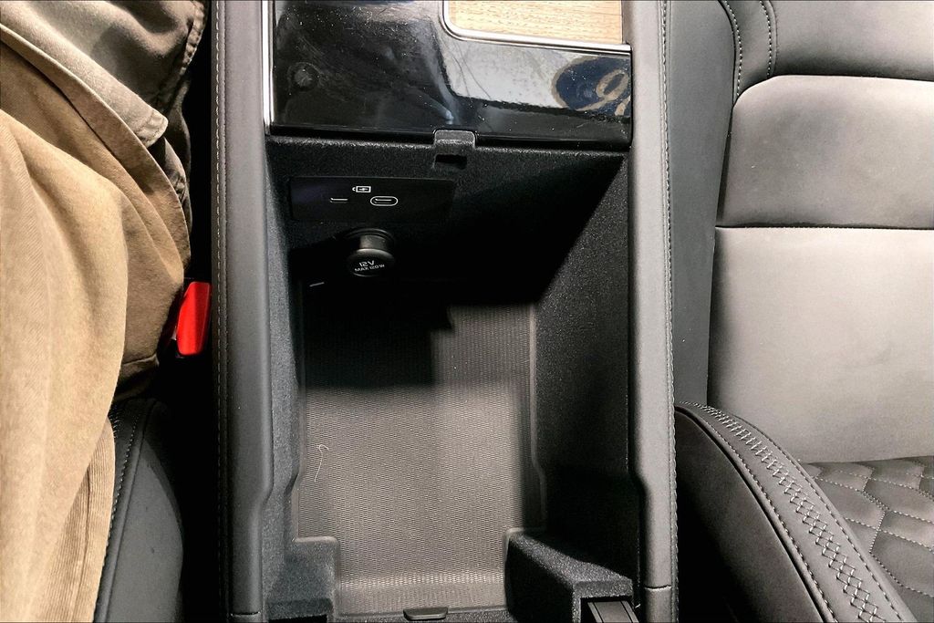 2026 Volvo XC90 Plus - Photo 17