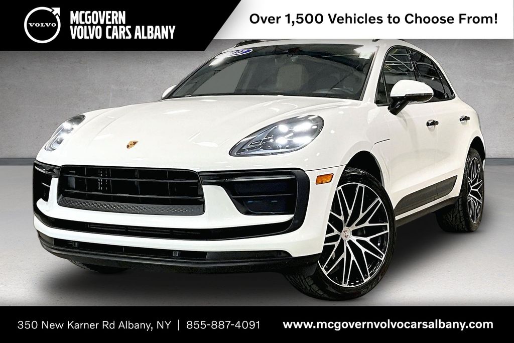 2022 Porsche Macan -'s photo