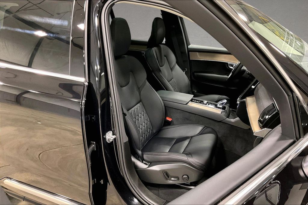 2026 Volvo XC90 Plus - Photo 30
