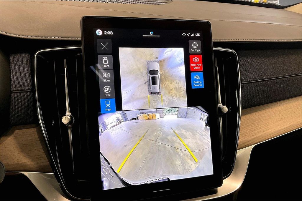 2026 Volvo XC90 Plus - Photo 15