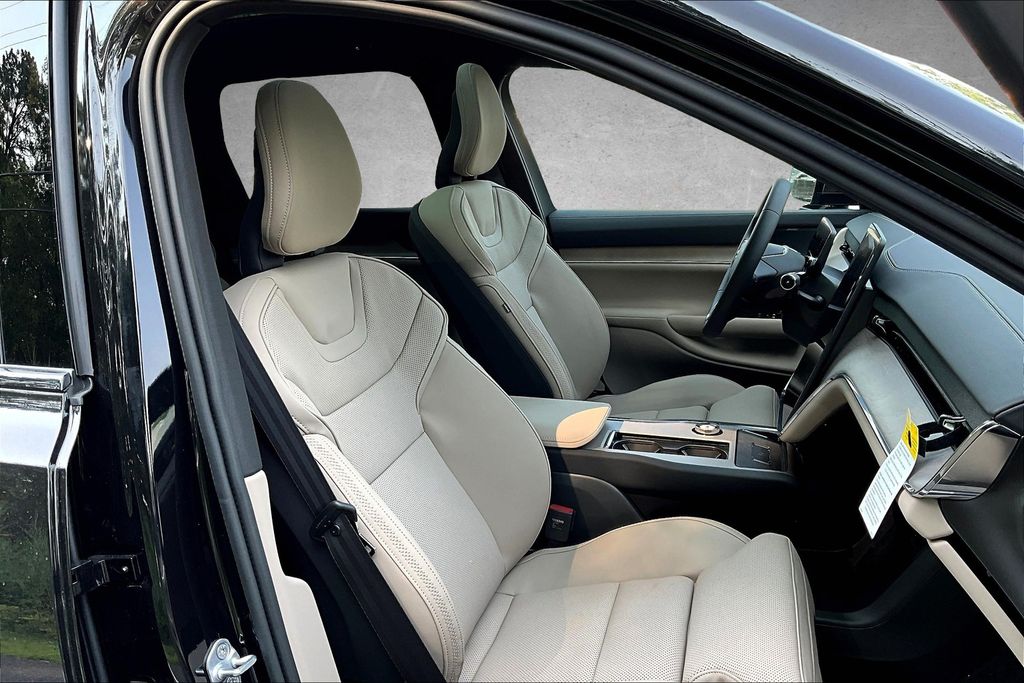 2025 Volvo EX90 Plus - Photo 11