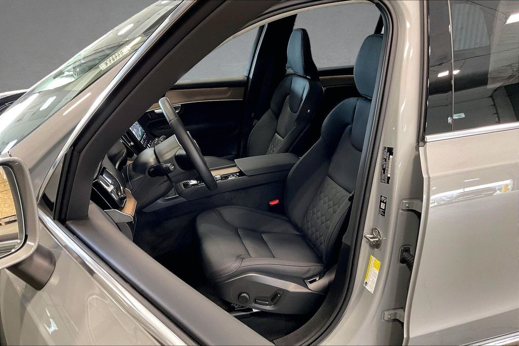 2026 Volvo XC90 Plus - Photo 22