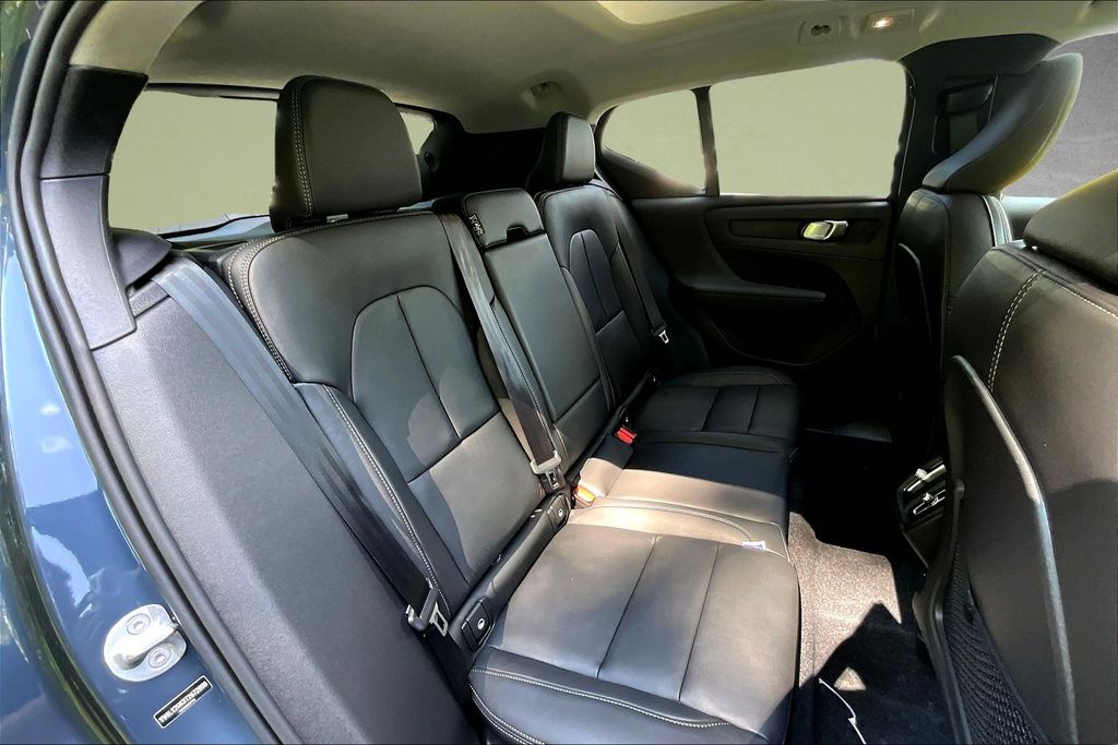 2026 Volvo XC40 Core - Photo 9
