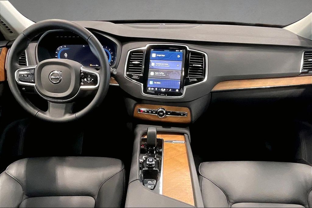 2025 Volvo XC90 Plus - Photo 8