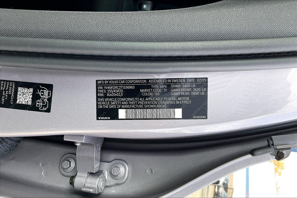 2026 Volvo XC60 Plus - Photo 18