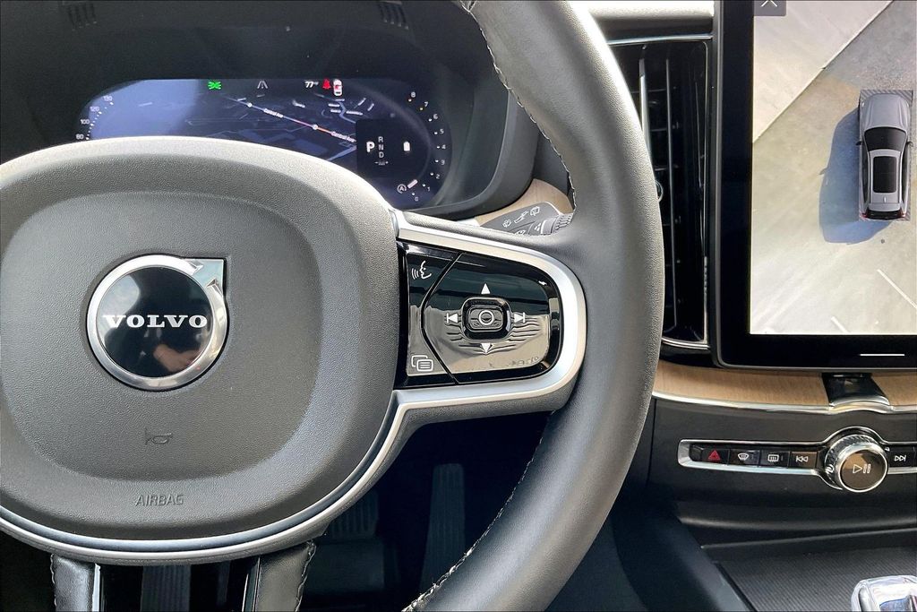 2026 Volvo XC60 Plus - Photo 12