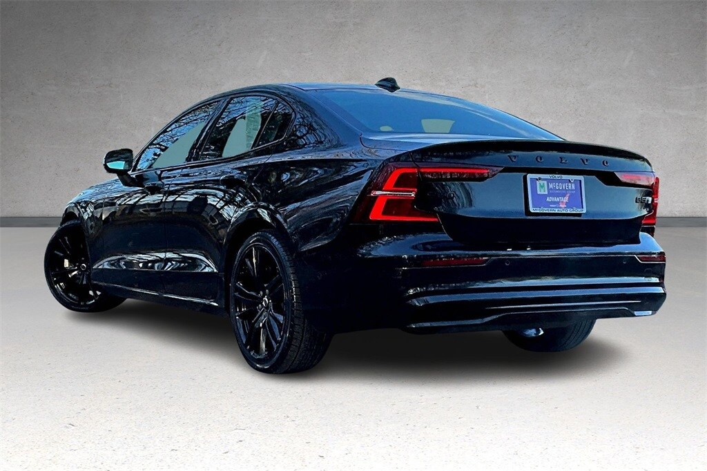 2023 Volvo S60 Ultimate Black Edition photo 4