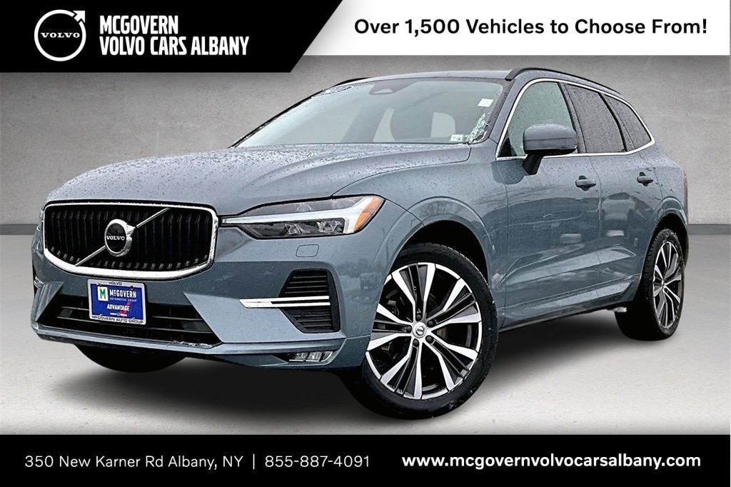 2022 Volvo XC60 Momentum's photo