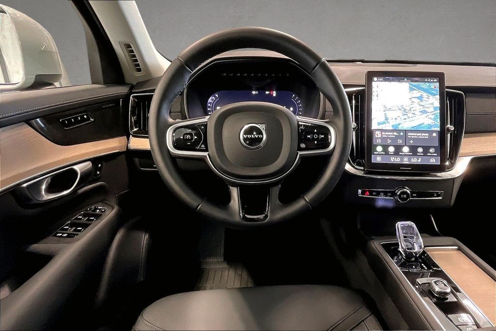 2026 Volvo XC90 Plus - Photo 9