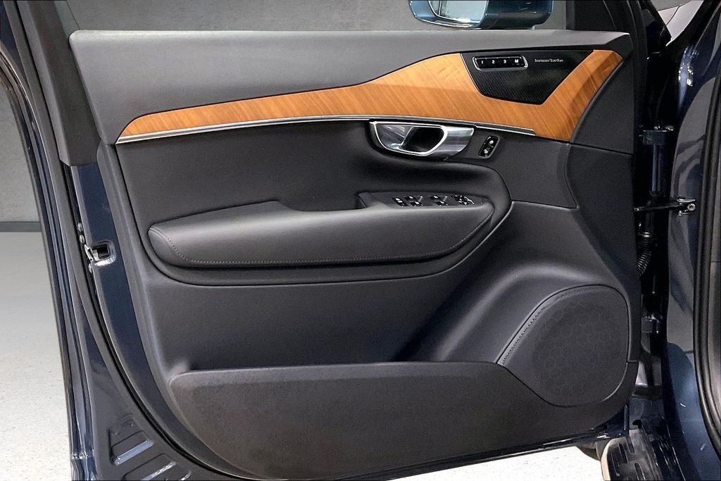 2025 Volvo XC90 Plus - Photo 21