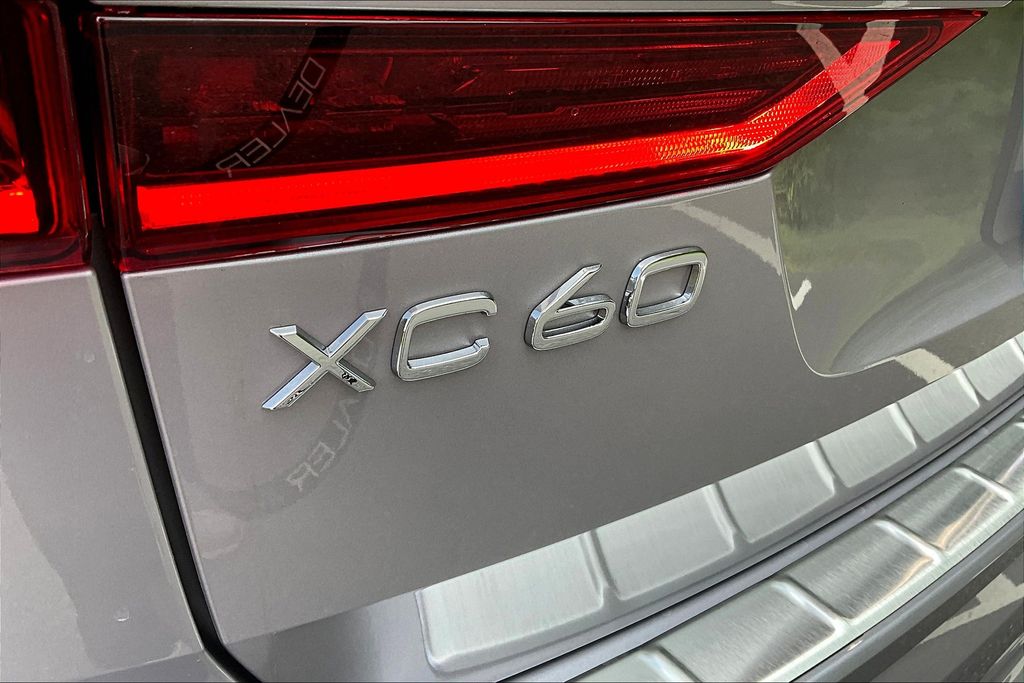 2026 Volvo XC60 Plus - Photo 9