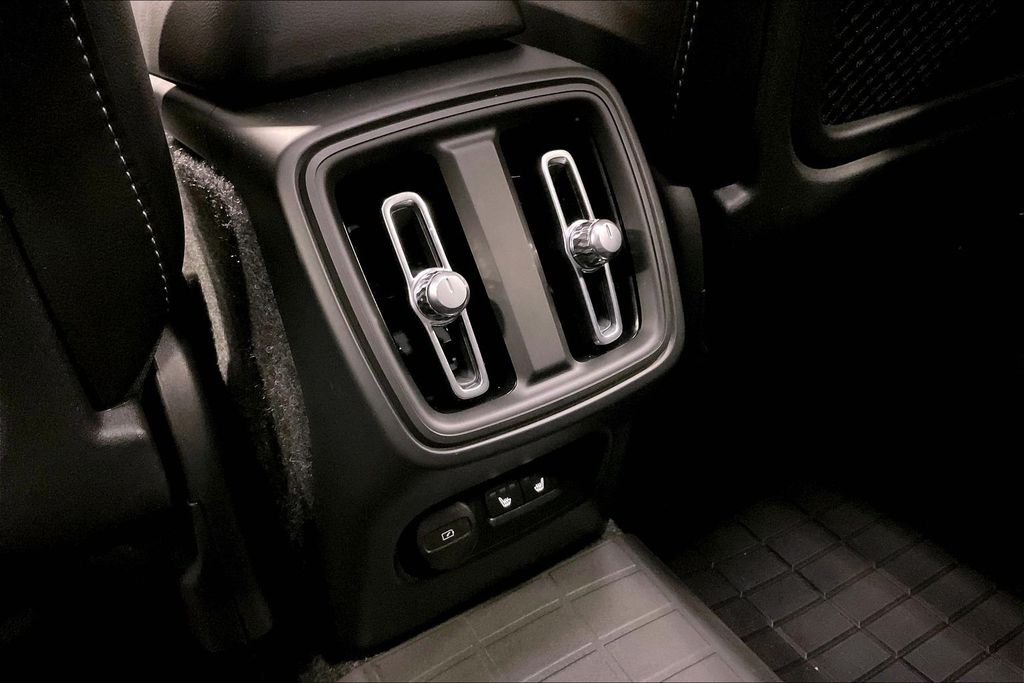 2026 Volvo XC40 Plus - Photo 10