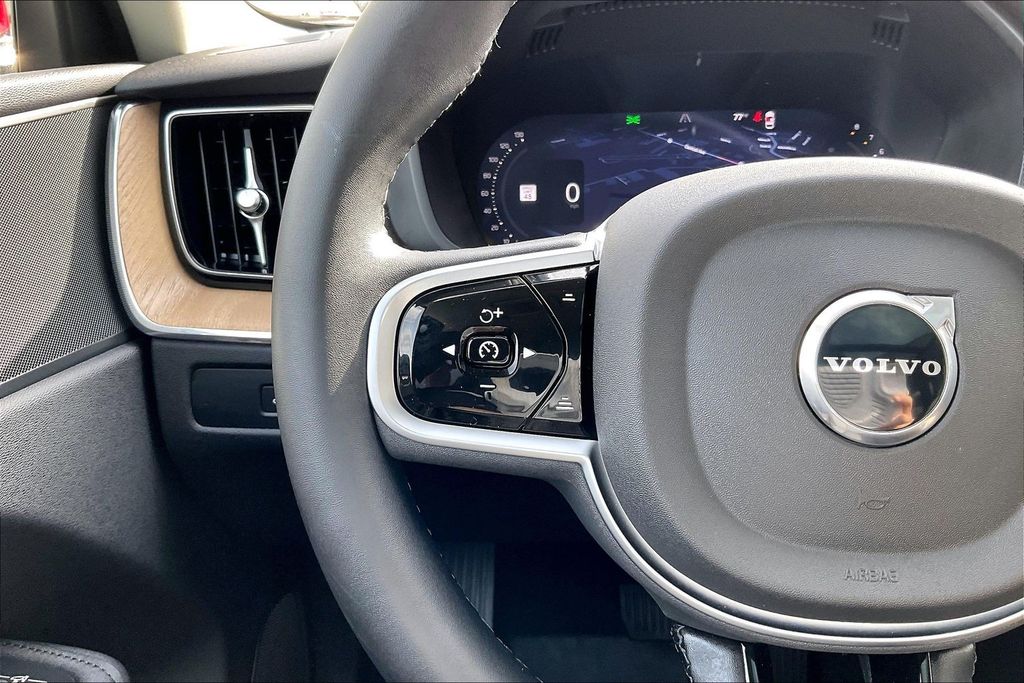 2026 Volvo XC60 Plus - Photo 11