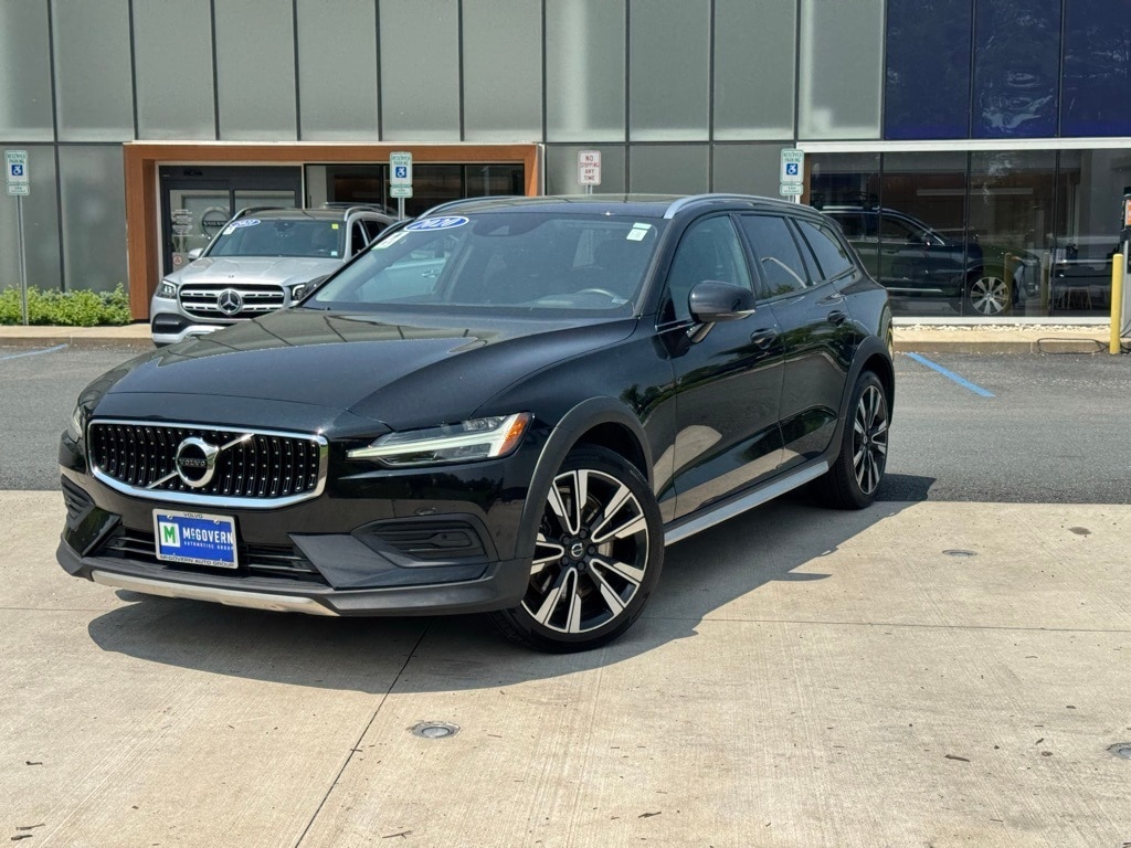 Used 2020 Volvo V60 Cross Country Base with VIN YV4102WK3L1032543 for sale in Albany, NY