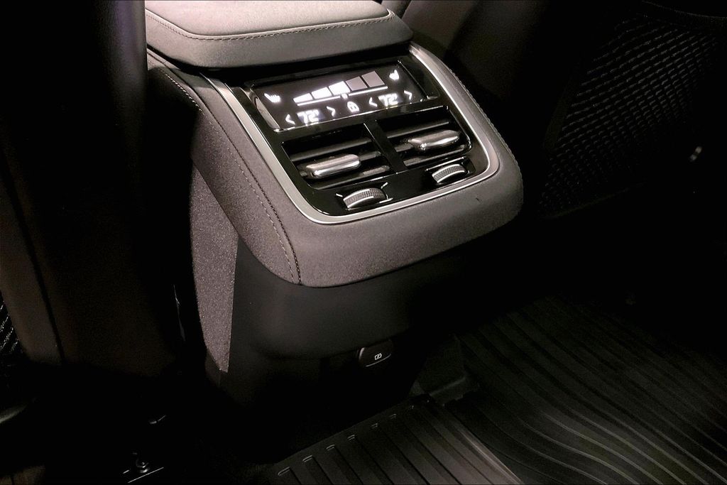 2026 Volvo XC90 Plus - Photo 10