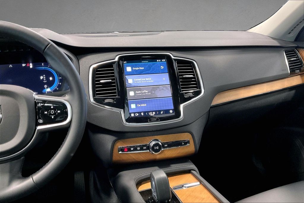 2025 Volvo XC90 Plus - Photo 10