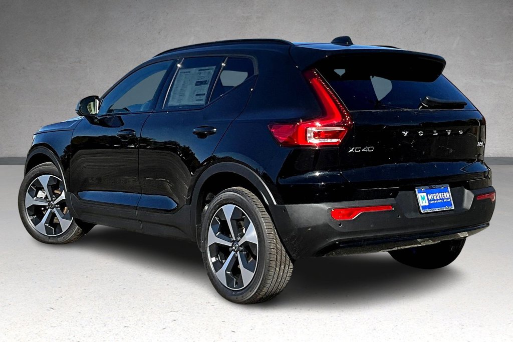New 2026 Volvo XC40 B5 Plus SUV