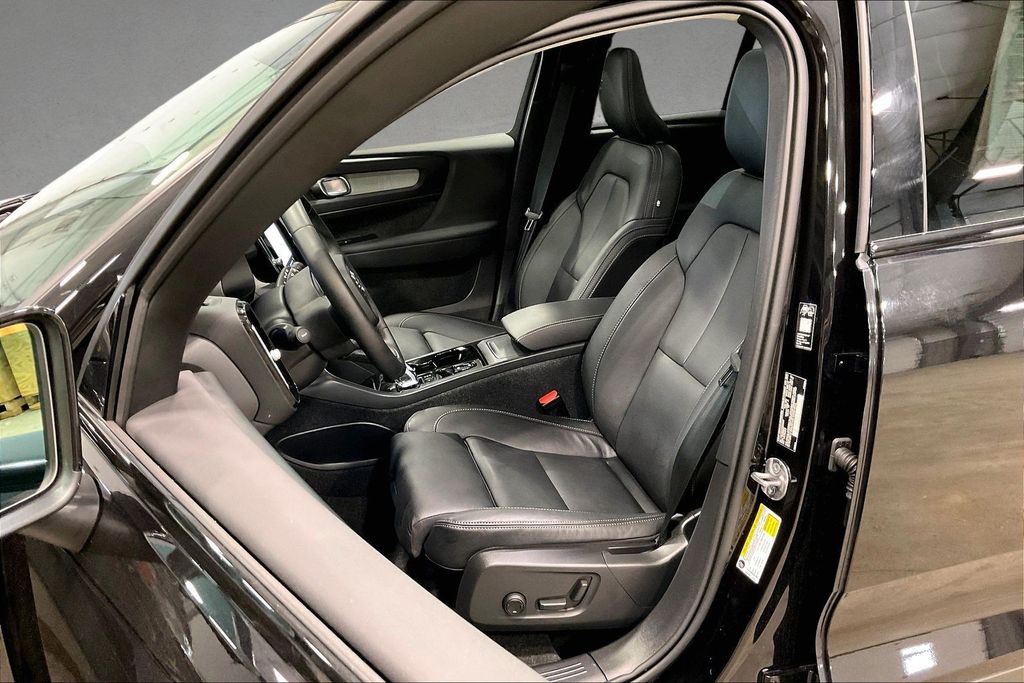 2026 Volvo XC40 Plus - Photo 21