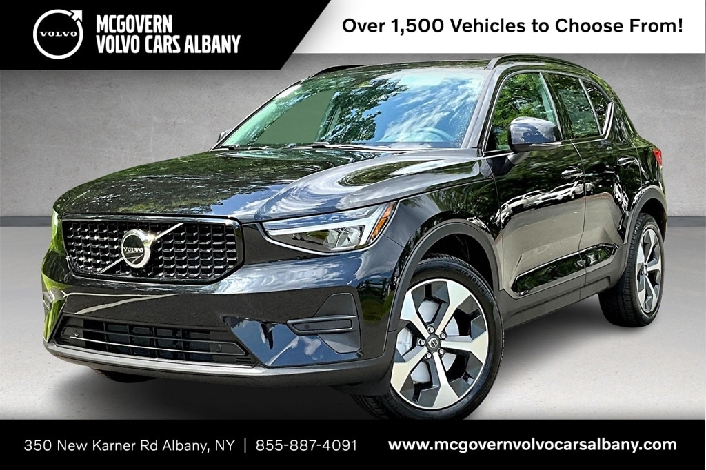 2026 Volvo XC40 Core's photo