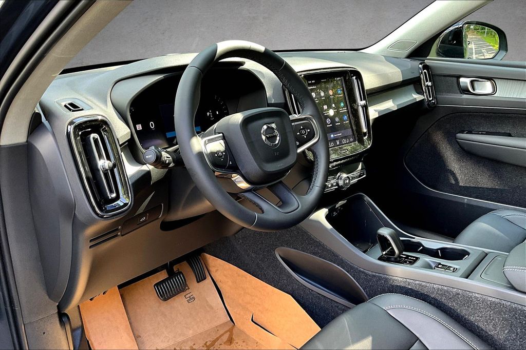 2026 Volvo XC40 Core - Photo 7