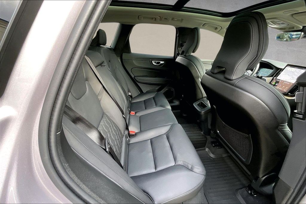 2026 Volvo XC60 Plus - Photo 24