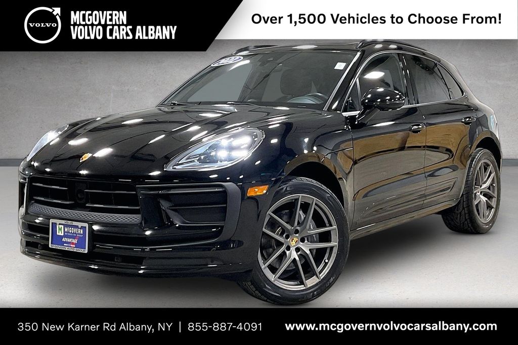 2022 Porsche Macan -'s photo