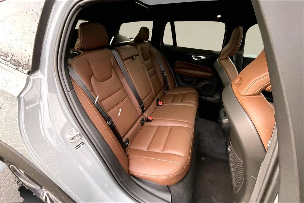 2026 Volvo V60 Cross Country Plus - Photo 10